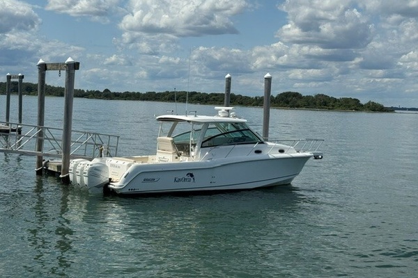 34ft Boston Whaler Yacht For Sale