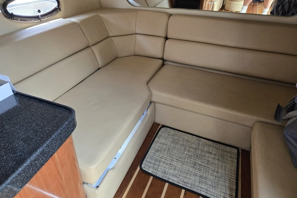 2010 Regal 37