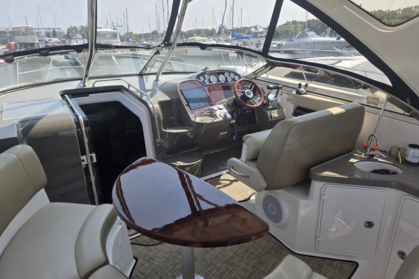2010 Regal 37