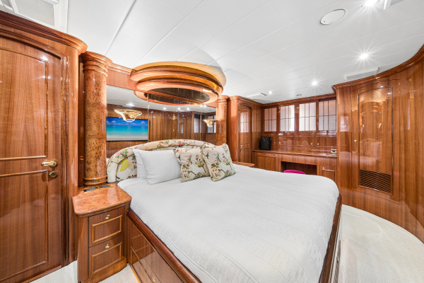 SWEET SARAH 82ft Horizon Yacht For Sale