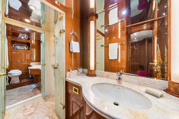 SWEET SARAH 82ft Horizon Yacht For Sale