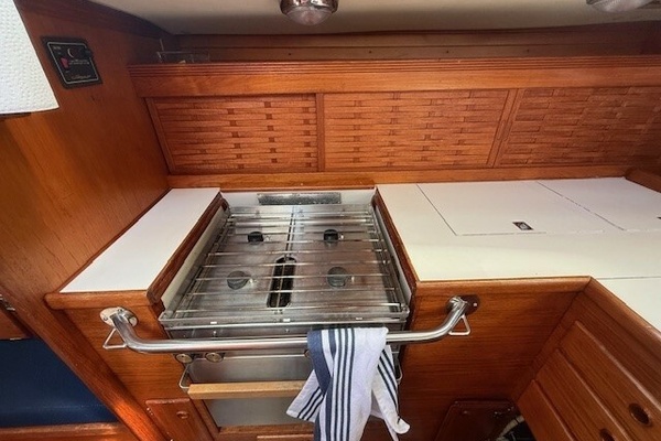 RAZZMATAZZ 42ft Sabre Yacht For Sale