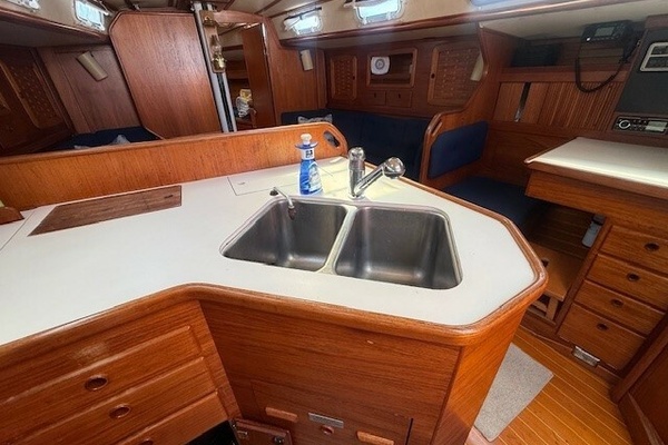 RAZZMATAZZ 42ft Sabre Yacht For Sale