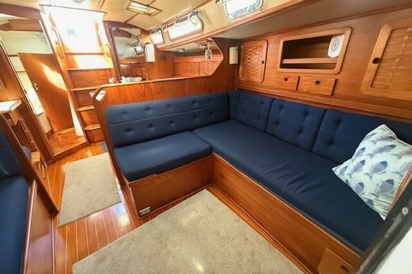 RAZZMATAZZ 42ft Sabre Yacht For Sale