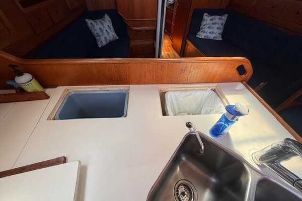 RAZZMATAZZ 42ft Sabre Yacht For Sale