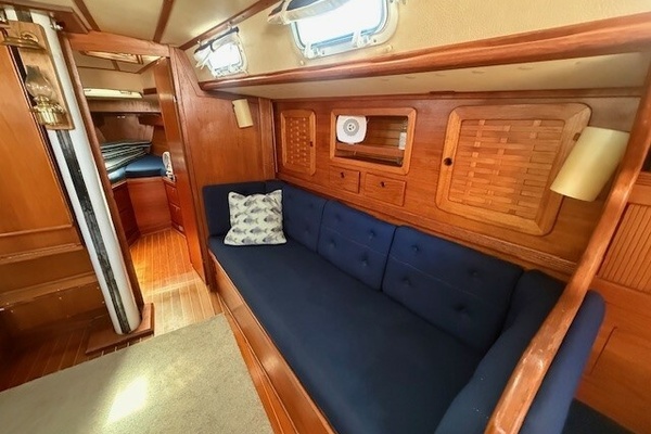 RAZZMATAZZ 42ft Sabre Yacht For Sale