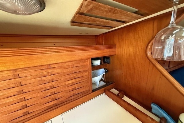 RAZZMATAZZ 42ft Sabre Yacht For Sale