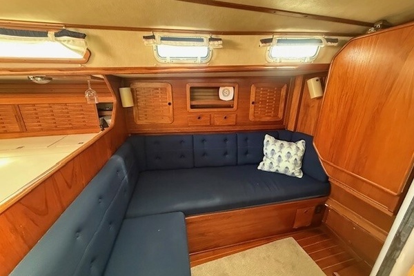 RAZZMATAZZ 42ft Sabre Yacht For Sale