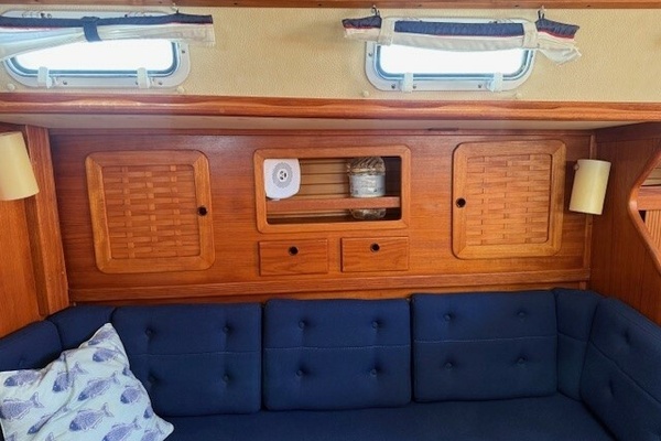 RAZZMATAZZ 42ft Sabre Yacht For Sale