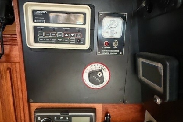 RAZZMATAZZ 42ft Sabre Yacht For Sale