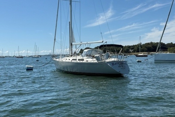 RAZZMATAZZ 42ft Sabre Yacht For Sale