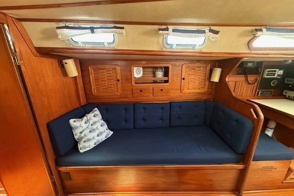 RAZZMATAZZ 42ft Sabre Yacht For Sale