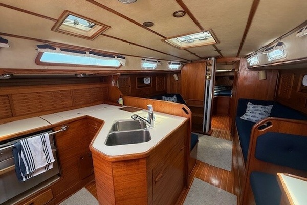 RAZZMATAZZ 42ft Sabre Yacht For Sale