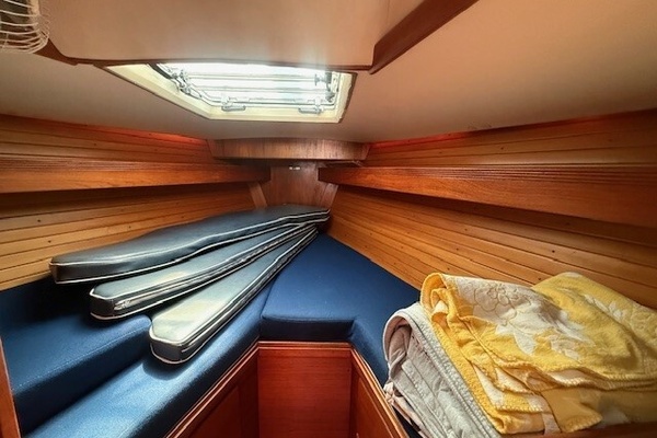 RAZZMATAZZ 42ft Sabre Yacht For Sale
