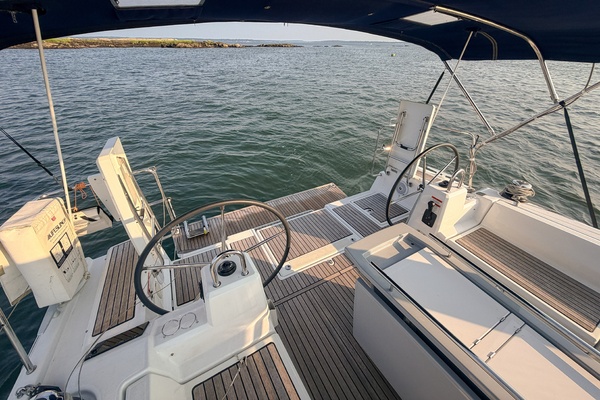 2021 Beneteau Oceanis 41.1 cockpit