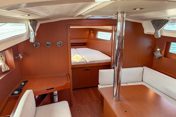 2021 Beneteau Oceanis 41.1 looking forward