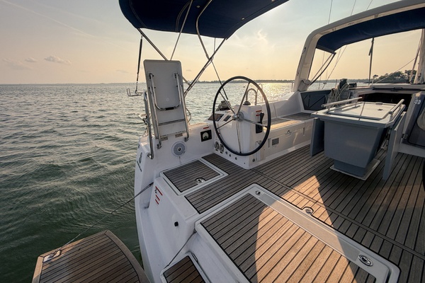 2021 Beneteau Oceanis 41.1 aft deck