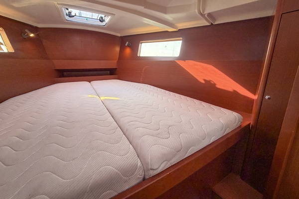 2021 Beneteau Oceanis 41.1 VIP cabin