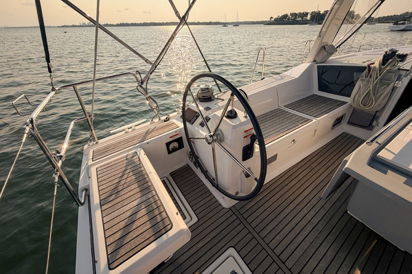 2021 Beneteau Oceanis 41.1 port helm