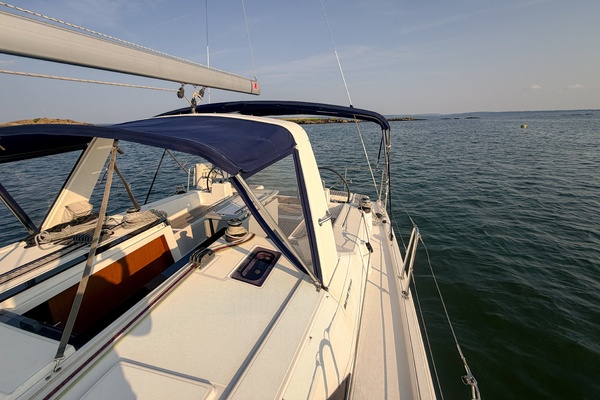2021 Beneteau Oceanis 41.1 port deck