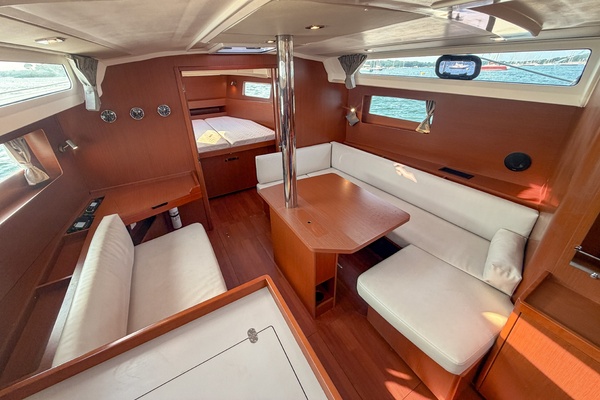 2021 Beneteau Oceanis 41.1 salon