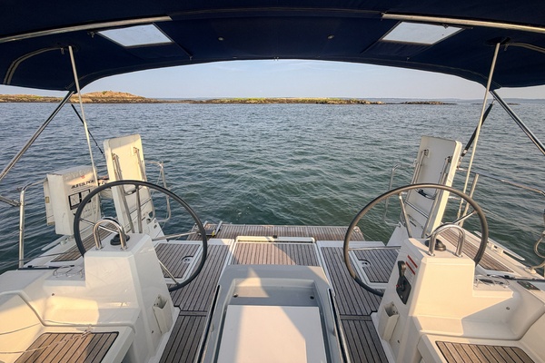 2021 Beneteau Oceanis 41.1 cockpit