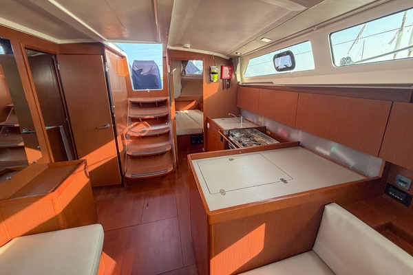 2021 Beneteau Oceanis 41.1 interior