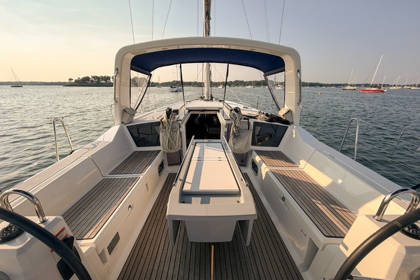 2021 Beneteau Oceanis 41.1 cockpit