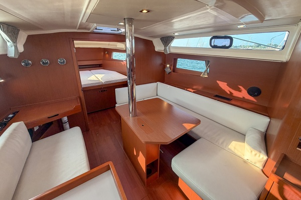 2021 Beneteau Oceanis 41.1 salon