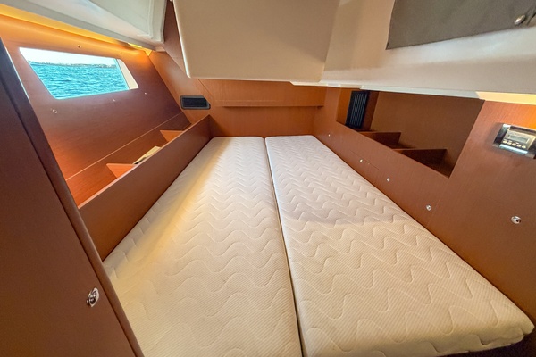 2021 Beneteau Oceanis 41.1 starboard guest cabin