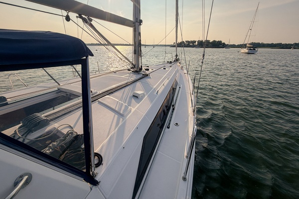 2021 Beneteau Oceanis 41.1 starboard deck
