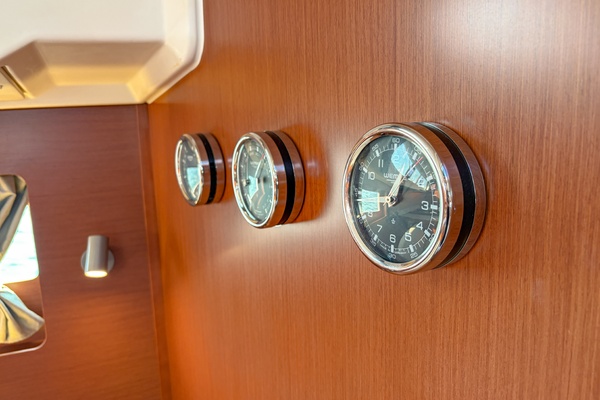 2021 Beneteau Oceanis 41.1 interior wall panel