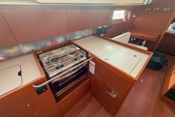 2021 Beneteau Oceanis 41.1 galley