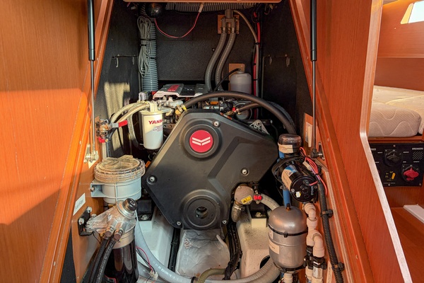 2021 Beneteau Oceanis 41.1 engine access