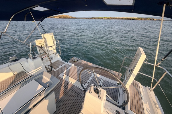 2021 Beneteau Oceanis 41.1 cockpit