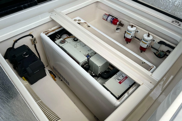 Aquila 48 Yacht For Sale