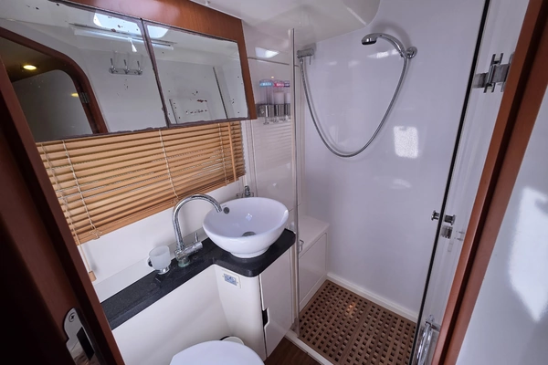 Aquila 48 Yacht For Sale