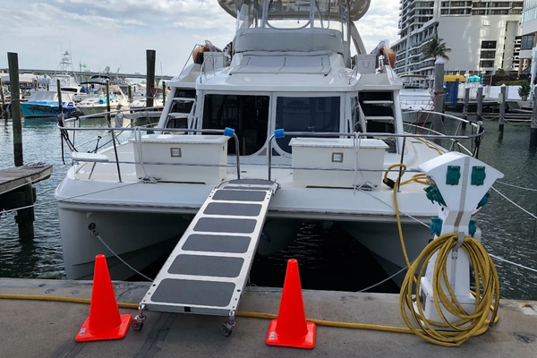 Aquila 48 Yacht For Sale