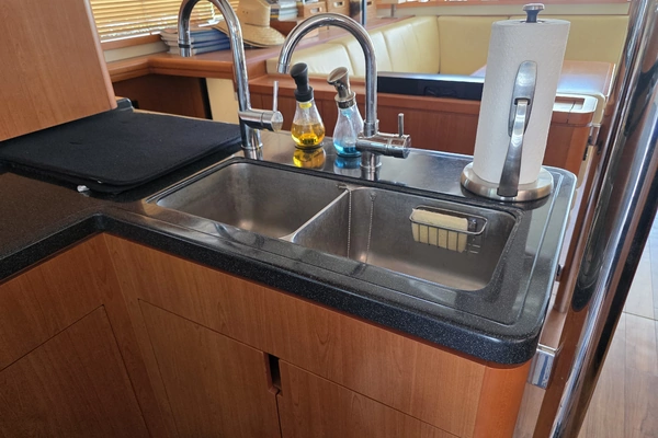 Aquila 48 Yacht For Sale