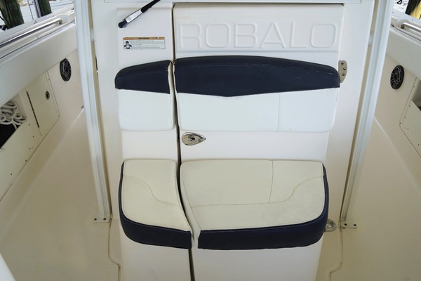 30ft Robalo Yacht For Sale