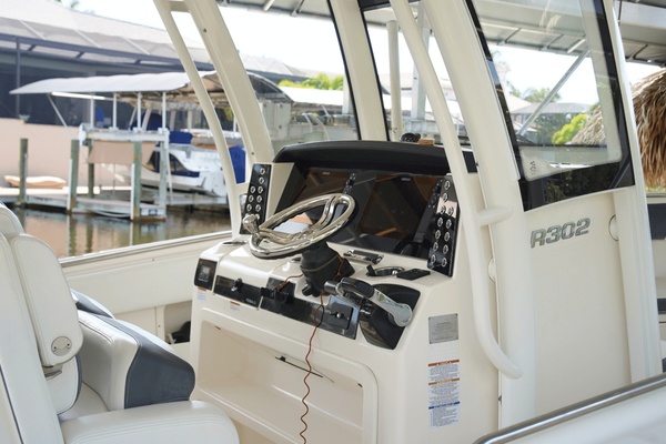 30ft Robalo Yacht For Sale