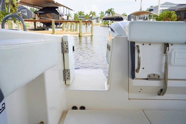 2020 Robalo 30