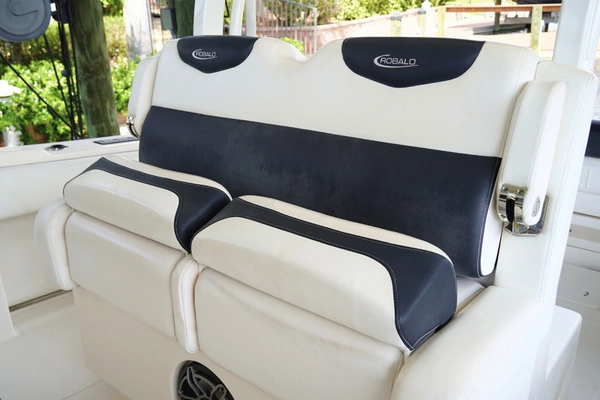 2020 Robalo 30