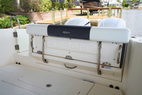 30ft Robalo Yacht For Sale