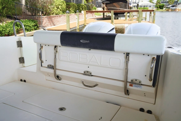 2020 Robalo 30