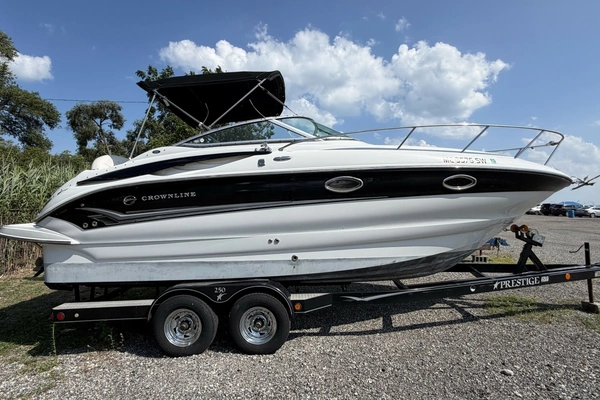 Photo of the 2005 Crownline 250 CR