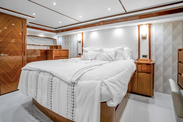 2012 Viking 76