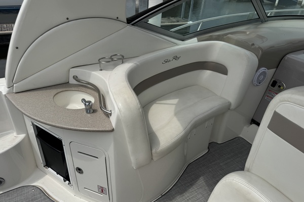 32ft Sea Ray Yacht For Sale