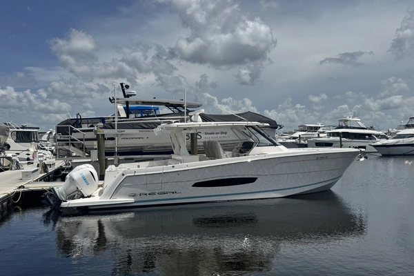 38-ft-Regal-2021-38 SAV- Palmetto Florida United States  yacht for sale