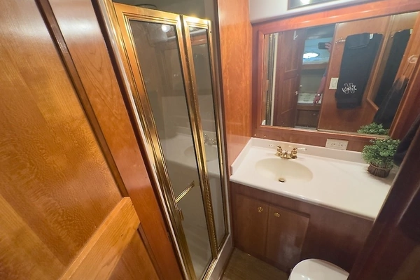 2001 Navigator 53